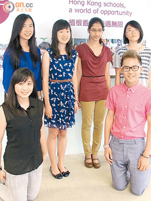 張盈盈（前左）、張少鋒（前右）、（後排左至右）曾雅榆、王雅緣、Shreenidhi Subramaniam及Ye Lin Kim為英基學校協會六名IB滿分狀元。（陳淑霞攝）