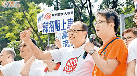 林大輝（右二）係前日唯一撐地產代理嘅立法會議員。