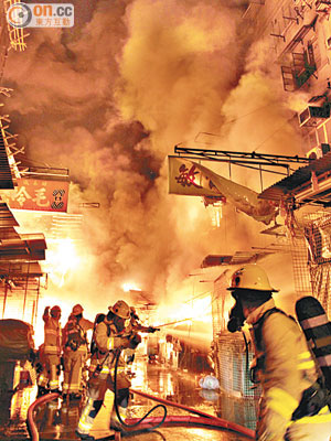 花園街唐樓<br>花園街四級大火，引起全城關注舊樓欠缺消防設備的問題。