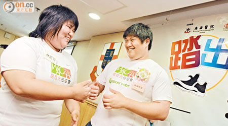 林凱翎（左）在兄長林瑋鼓勵下參加訓練計劃。