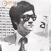 李小龍成為國際影星後，曾於海運大廈頂層停車場留影。