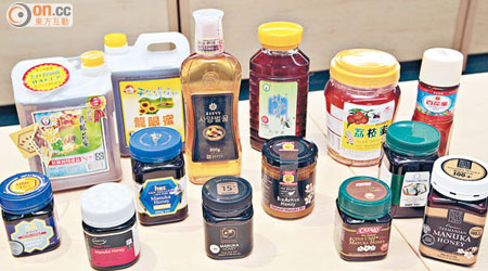 消委會最近測試了五十五款蜂蜜，發現其中十四款攙雜了蜂蜜以外的糖分。