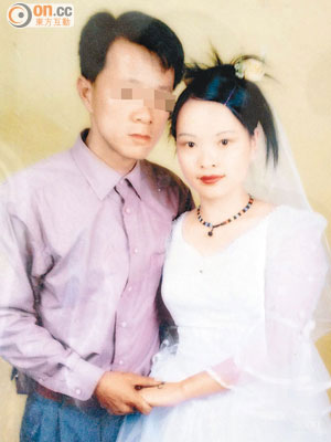 張文基和張桂蓮連結婚照也影了，但獨欠一紙婚書。