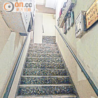 油麻地<br>中年婦人疑遭拖行至廣東道唐樓梯間被侵犯。