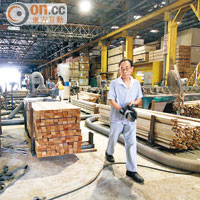 壽昌建築材料有限公司，從事木材加工切割，卻因政府收地，前途未卜。