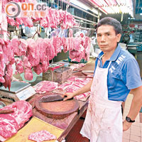 街市開業時已開始經營豬肉檔的王先生不獲續租，深感無奈。