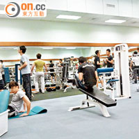 康文署體育館的健身室位置方便，吸引市民使用。