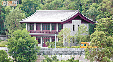 入稟狀披露慈山寺其中一座聲稱是法師的住房，需裝設電網圍封、牆身嵌入廿毫米厚鋼板，並設有防彈門窗。（資料圖片）