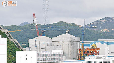 陽江<br>從外觀上看陽江核電站兩個核機組已大致完成，旁邊除吊臂外，已無鋼架包圍。