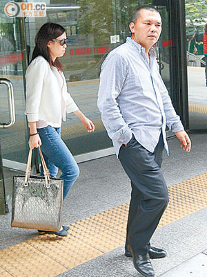 被告黃安鴻（右）及蔡雪清（左）夫婦昨均因洗黑錢罪判囚五年四個月。