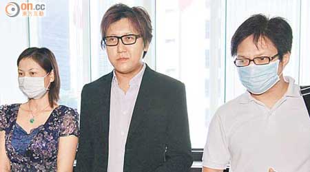 易小玲（左）、陳國柱（右）及謝廷駿的家人入稟高院向菲律賓索償。（資料圖片）