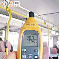 酷熱天氣警告生效期間，46X線巴士下層車廂溫度高達三十二點九度。