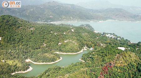 鄔滿海指可研究適度發展大嶼山的郊野公園，圖為大嶼山芝麻灣半島。