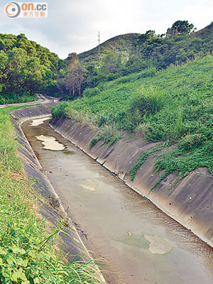 缸窰河的河水樣本月初仍被驗出污染物超標。
