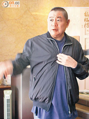 劉鑾雄一連兩日在富豪飯堂會見部分傳媒，對其行賄案件欲語還休，唔講又講。
