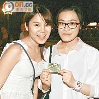 遊客意見<br>香港遊客徐小姐（左）及盧小姐：「絕對不會貪平購買來歷不明門票，亦不會在網上購買平票。」