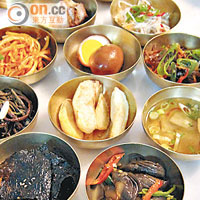朝鮮風味飯餐，餸菜分開十多碗，款式多樣化。（受訪者提供圖片）