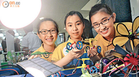 保良局田家炳千禧小學的學生自行設計太陽能車及風扇。（蘇文傑攝）