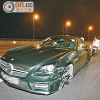 阮兆祥的座駕車身損毀，左前車胎「爆胎」。
