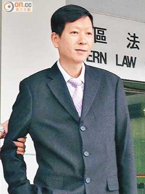 被告吳永光以淫照刑事恐嚇「悔婚」的前女友，昨認罪等候判刑。