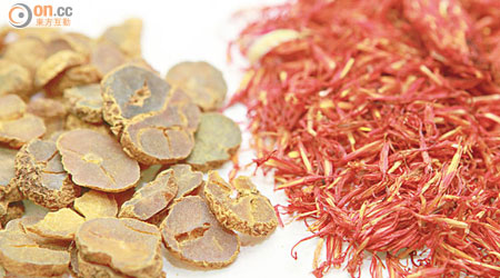 延胡索（左）、紅花<br>內地公布，三個品種中藥飲片存在染色問題，包括西藏紅花、紅花及延胡索。