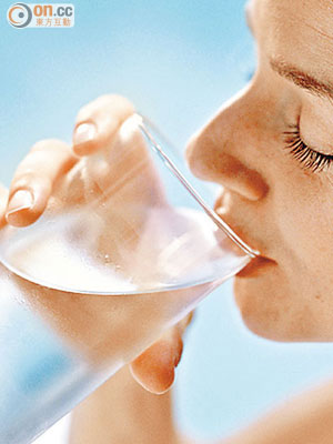 飲水代替甜味飲品，體重更易受控。
