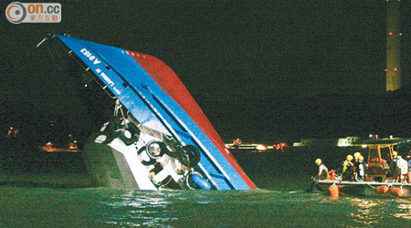 去年十月一日發生的南丫島海難，造成三十九人死亡。