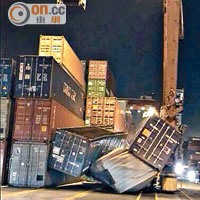 「排架」操作器疑撞中貨櫃引致意外。（讀者提供）