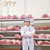 黃傑龍遊東京參觀和牛食品工場，順便考察當地民情。