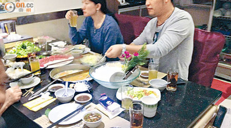 象拔蚌是深圳火鍋店其中一種常見食材。（張琦攝）