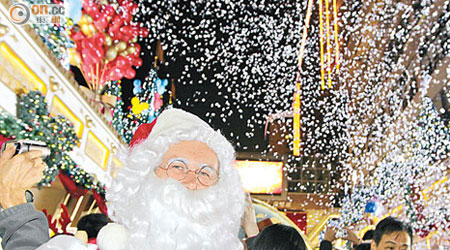 尖沙咀<br>海港城飄雪表演將聖誕氣氛推至高峰。