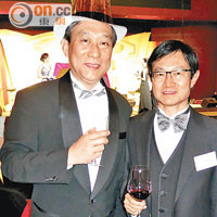 香港醫療專業人士協會副主席鄭淇德醫生（左）與恩師李偉廷醫生（右）相知相遇多年，恩師擔任晚宴籌委會副主席，幾忙都嚟飲杯。（嚴少阡攝）