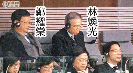 林煥光、鄭耀棠及前排一眾官員，唔係「釣魚」就瞓晒。（高嘉業攝）