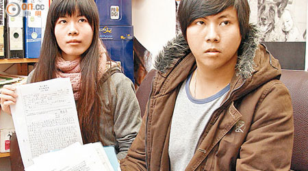 陳健麗（左）和陳嘉東（右）為父親接受肝腫瘤切除手術後不治而報警求助。