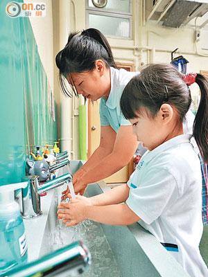 幼兒勤洗手，可減低感染病菌機會。（資料圖片）