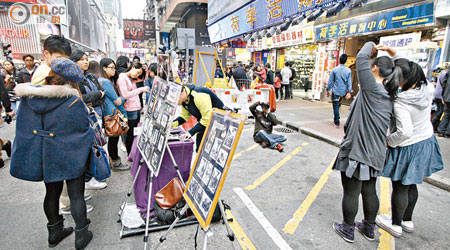 旺角行人專區縮減開放時段後的首個周日，人頭湧湧。（梁鵬威攝）