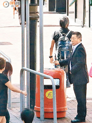 陳楚鑫早前被拍得在街頭抽煙。