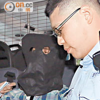 疑犯被捕帶署調查。