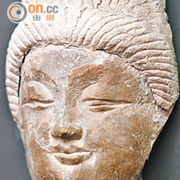 古董是內地富豪熱門選購的奢侈品之一，圖為李宗鴻珍藏的唐代龍門石窟供養人頭像。