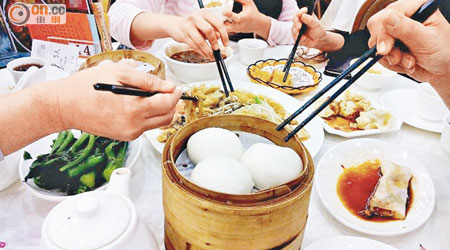 食肆收取「加一服務費」早已在香港飲食文化中約定俗成。