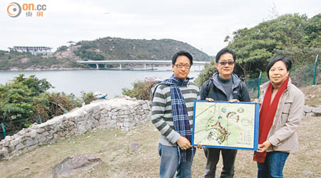 若在東涌小炮台前填海，赤鱲角南路高架橋前將布滿高樓大廈。（梁鵬威攝）