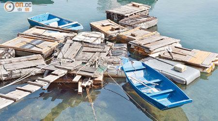 海事處證實海面浮動構築物為違法構築物。