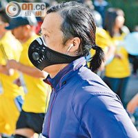去年十月北京舉行國際馬拉松比賽，有跑手戴上口罩比賽。