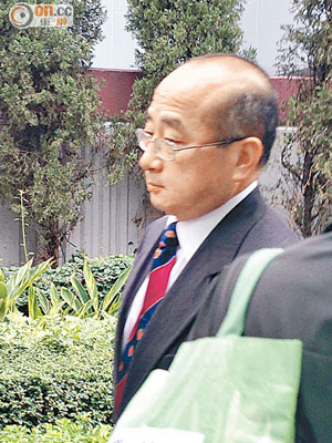 中大醫學院助理教授陳惠成擔任被告的品格證人。