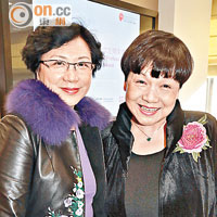 女工商專聯會長管胡金愛（左）和上屆得獎者王小玲（右）。