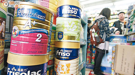 由於搶購奶粉問題，令中港矛盾加劇，但調查顯示，多數港人不支持「驅蝗」行動。（資料圖片）