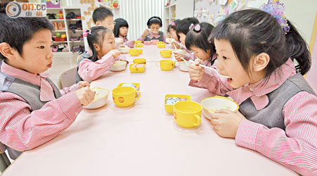 家長應注意兒童的食量及飲食習慣。