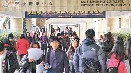 大學生遲到曠課成風，令人憂慮本港大學生質素每況愈下。
