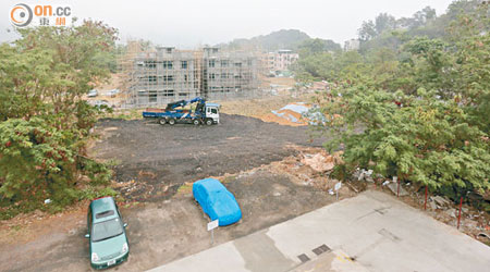 原本是綠油油的地方，今面目全非。