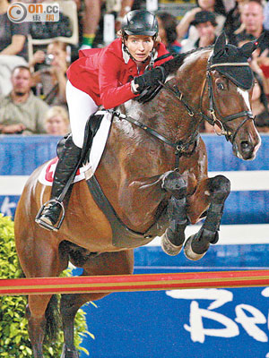 馬會曾向貪湯送出多張香港奧運馬術賽門票。（資料圖片）